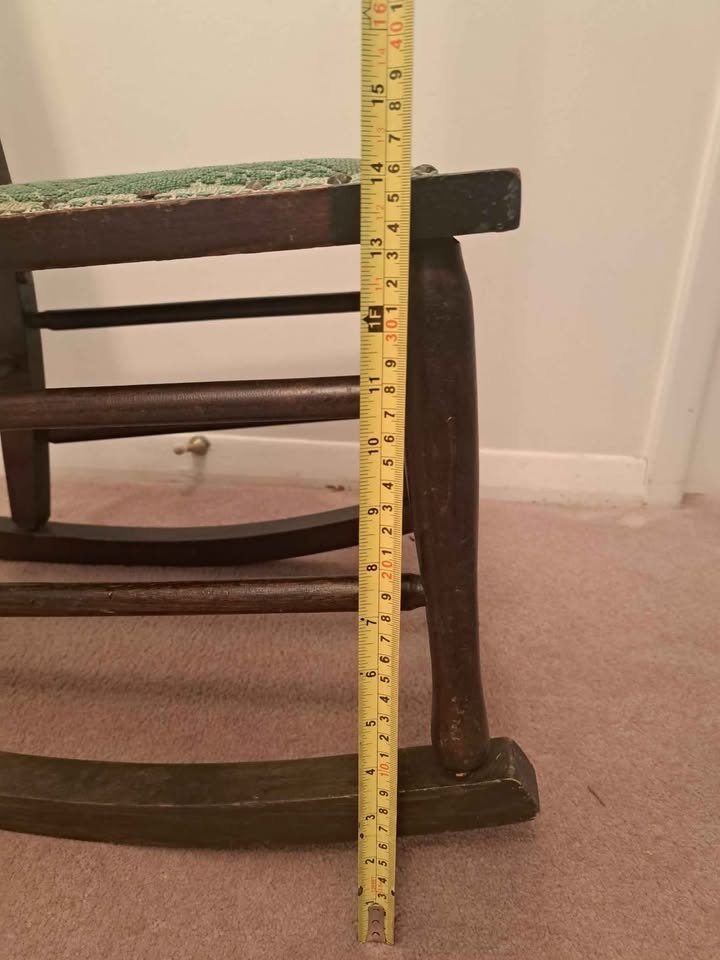 Vintage Nursing Rocker - Rocking Chair - photo 3