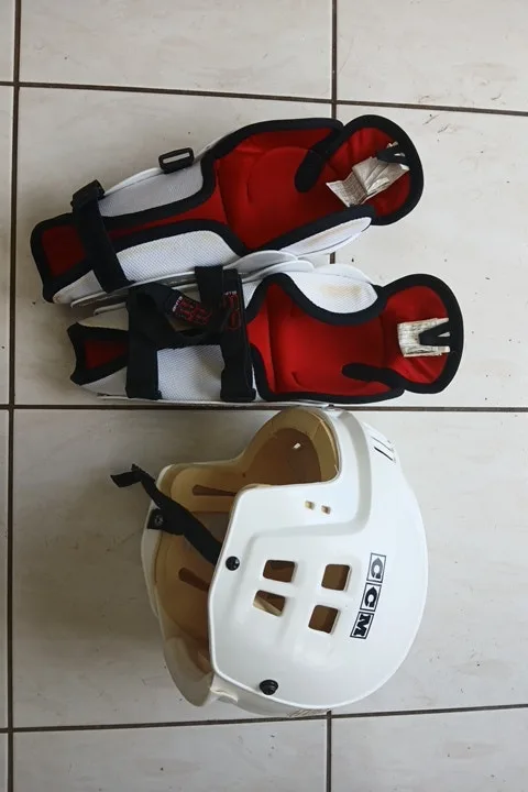 Hockey Equipment Youth size #cleanout image indicator(5)