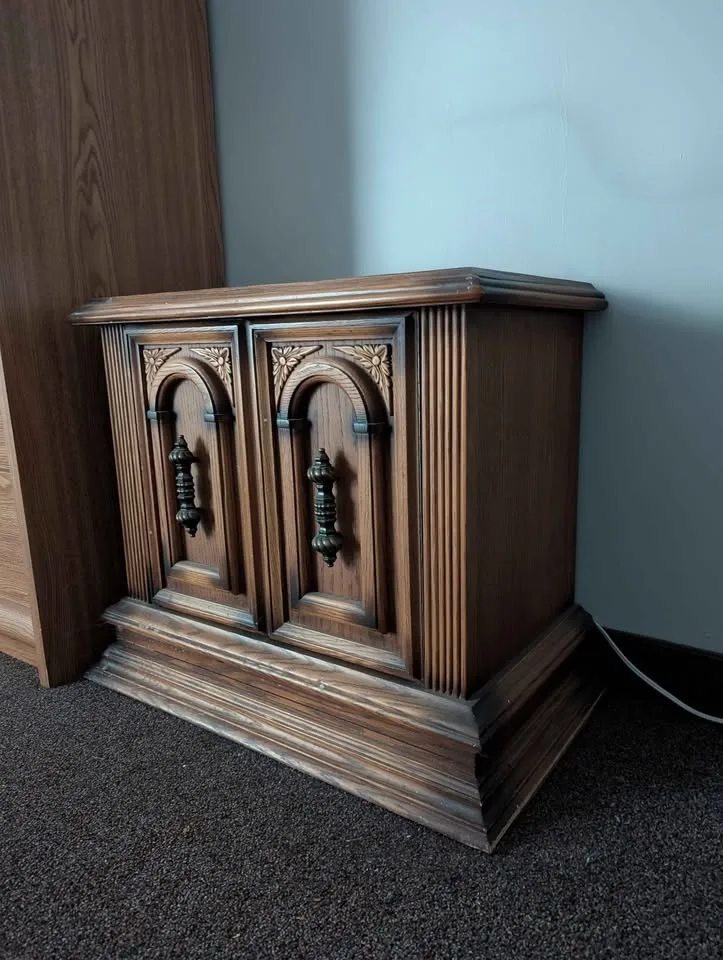 2 Side Tables / Nightstands image indicator(2)