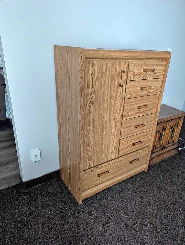 Chest / Dresser / Armoire