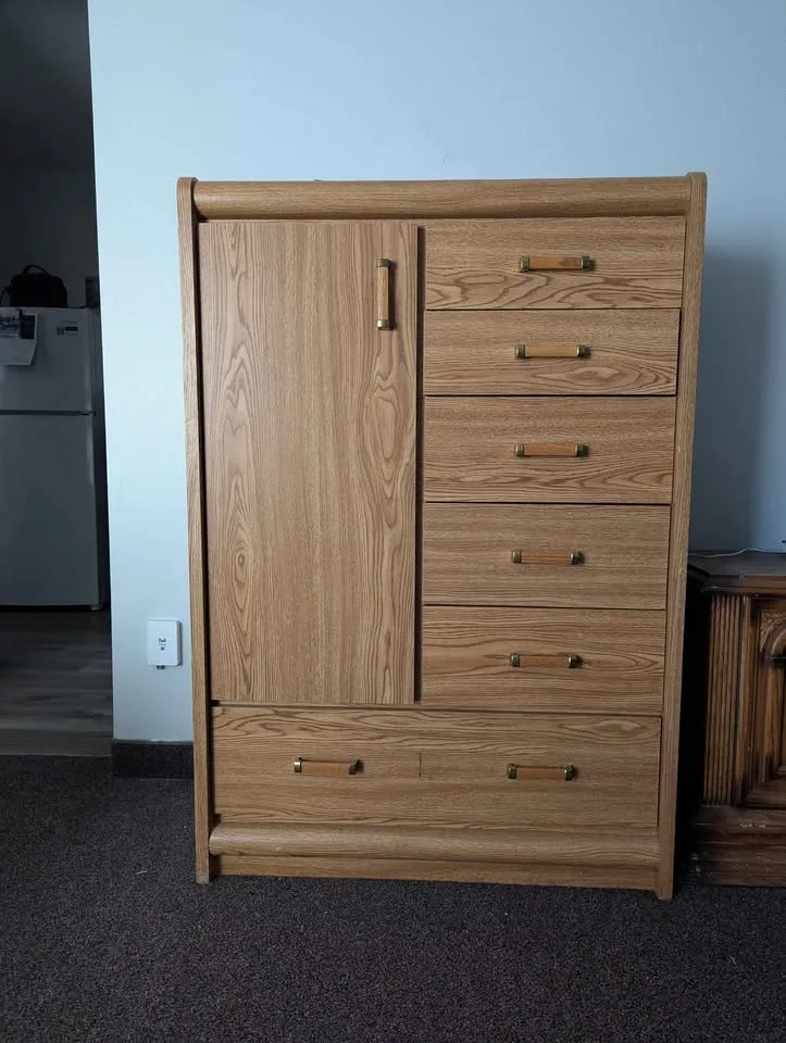 Chest / Dresser / Armoire image indicator(3)