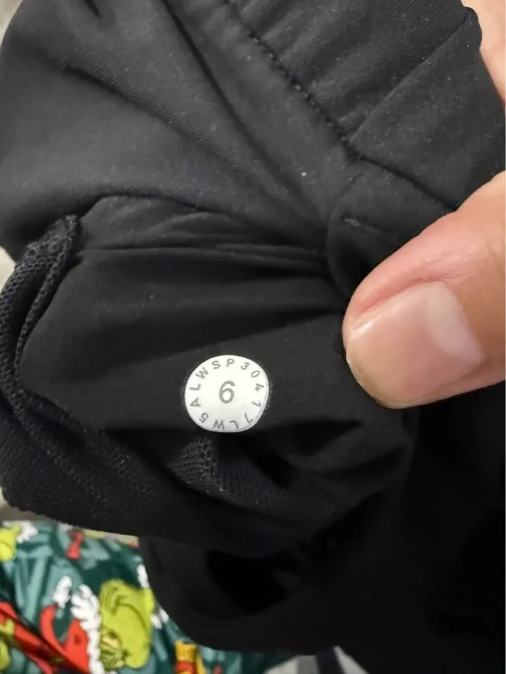 Lululemon on the fly pant image indicator(3)