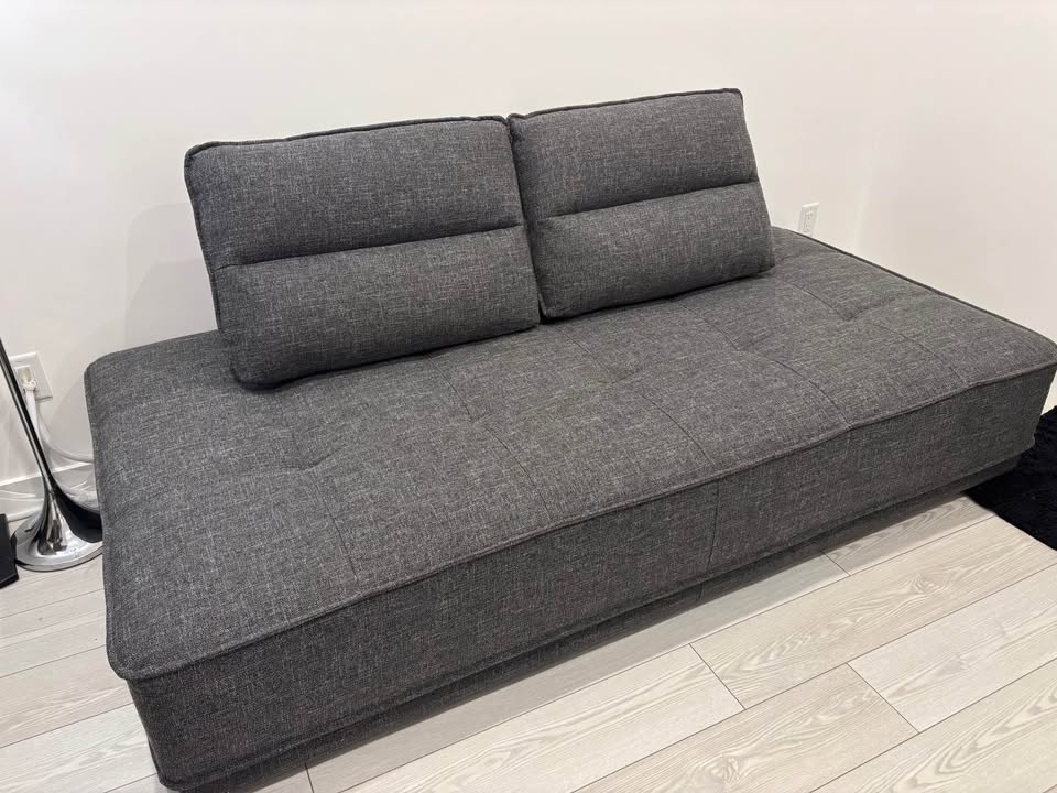 Structube Chameleon couch - photo 3