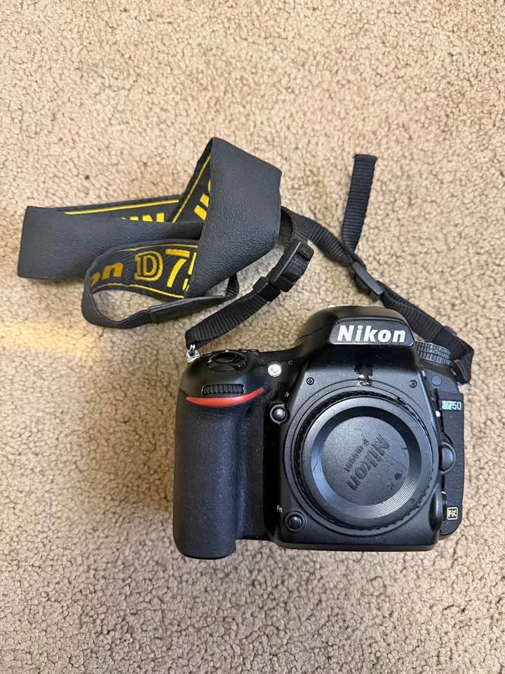 Nikon - D750