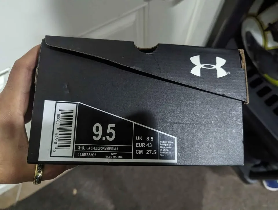 Brand new condition Men's Under Armour Charged shoes size 10 image indicator(6)
