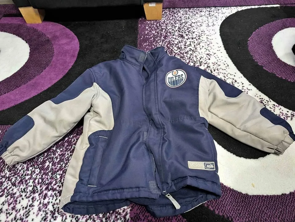 Oilers Kids winter jacket in excellent condition for size 6 - 8
