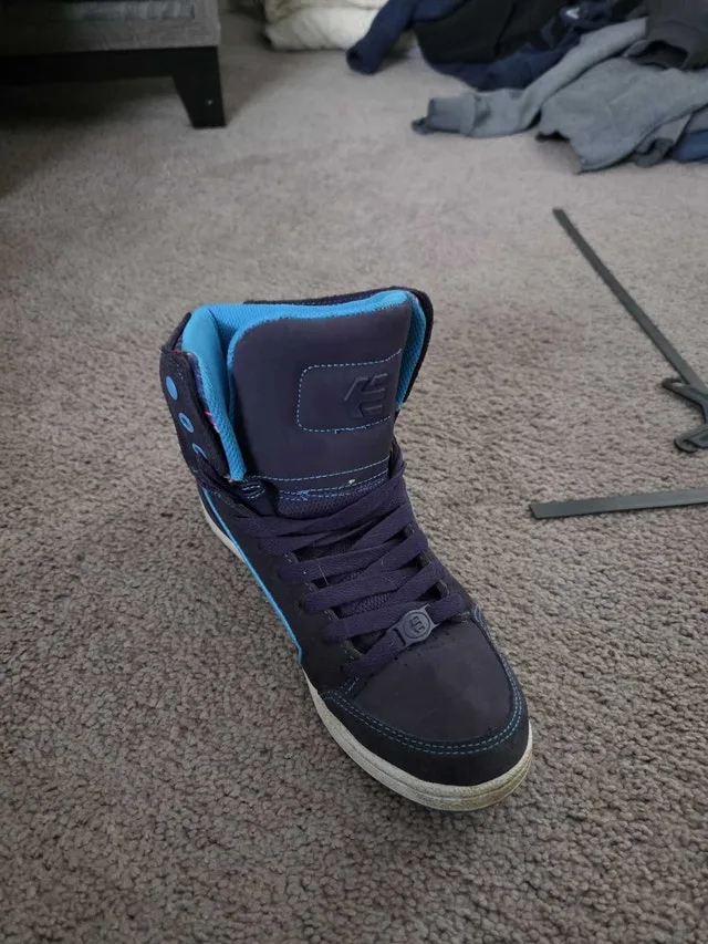 Etnies high tops shoes