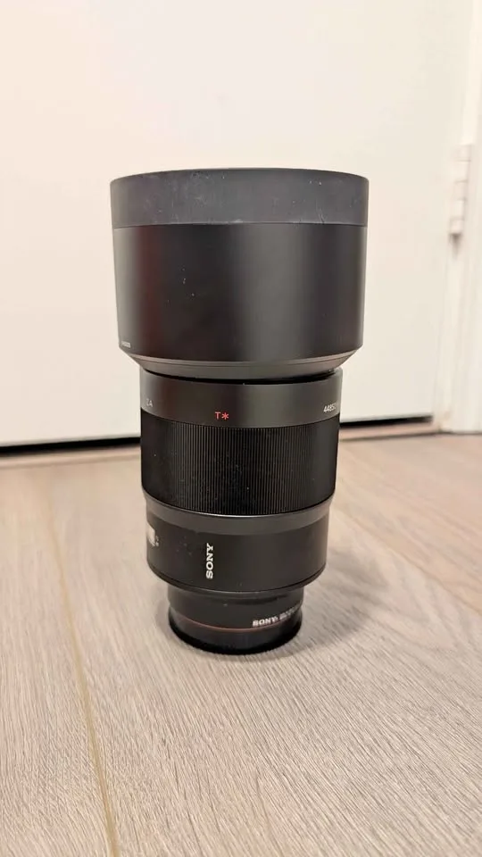 Sony 135mm f/1.8 ZA Sonnar T* Lens - Excellent