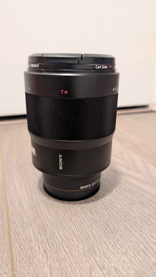 Sony 135mm f/1.8 ZA Sonnar T* Lens - Excellent - photo 2