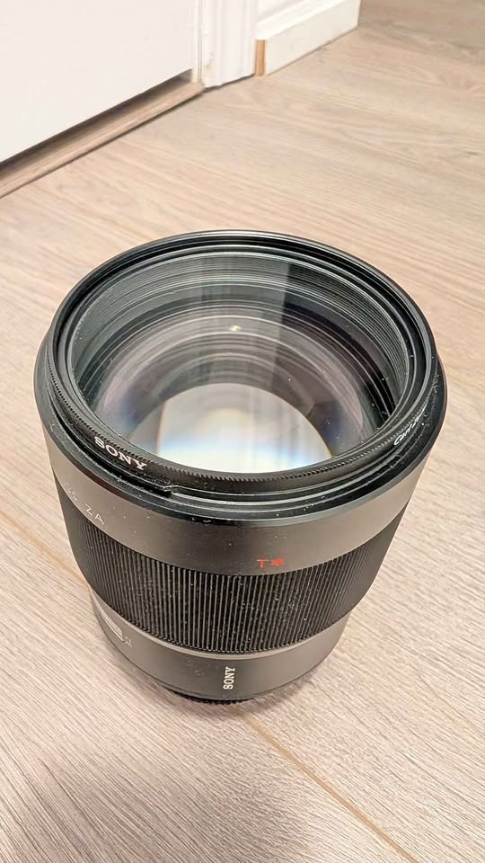 Sony 135mm f/1.8 ZA Sonnar T* Lens - Excellent - photo 3