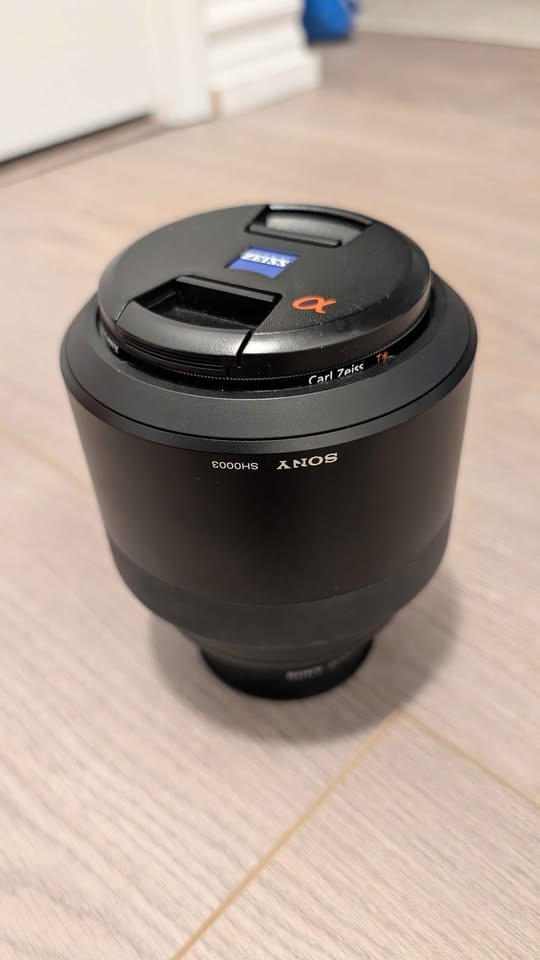 Sony 135mm f/1.8 ZA Sonnar T* Lens - Excellent - photo 5