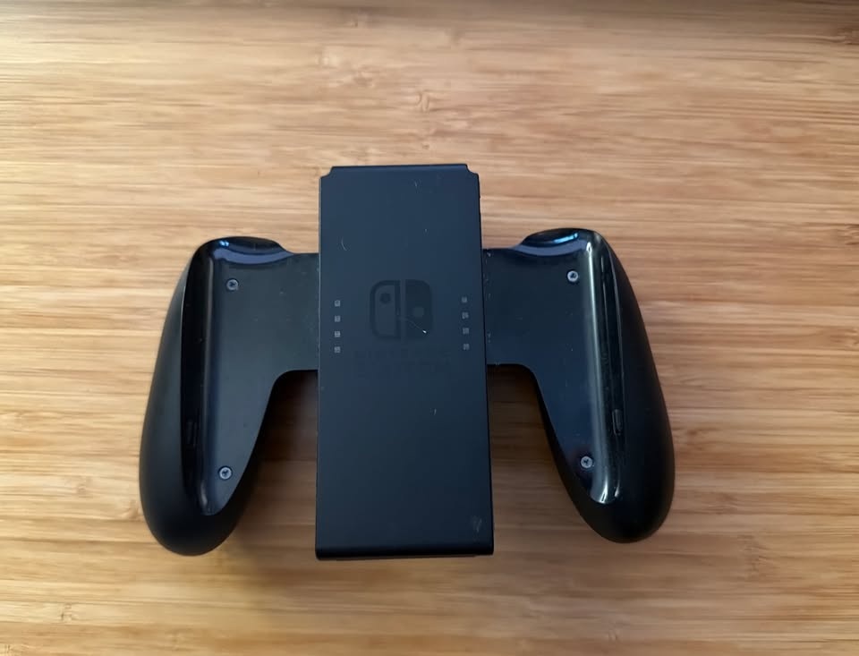 Nintendo Switch Original Console + Free Case - photo 4