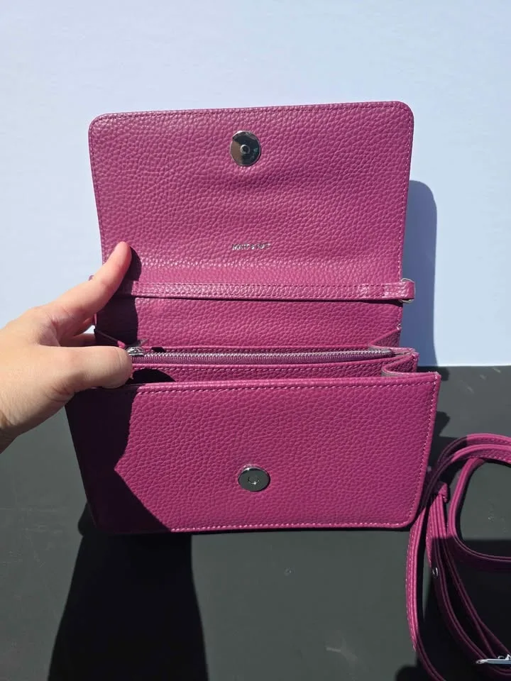 👜 Matt & Nat Crossbody Purse - Brand New image indicator(2)