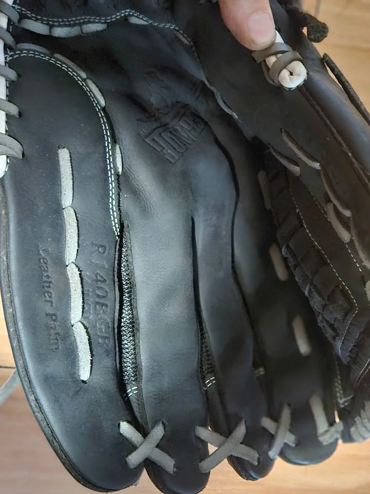Rawlings 14 inch softball glove image indicator(2)