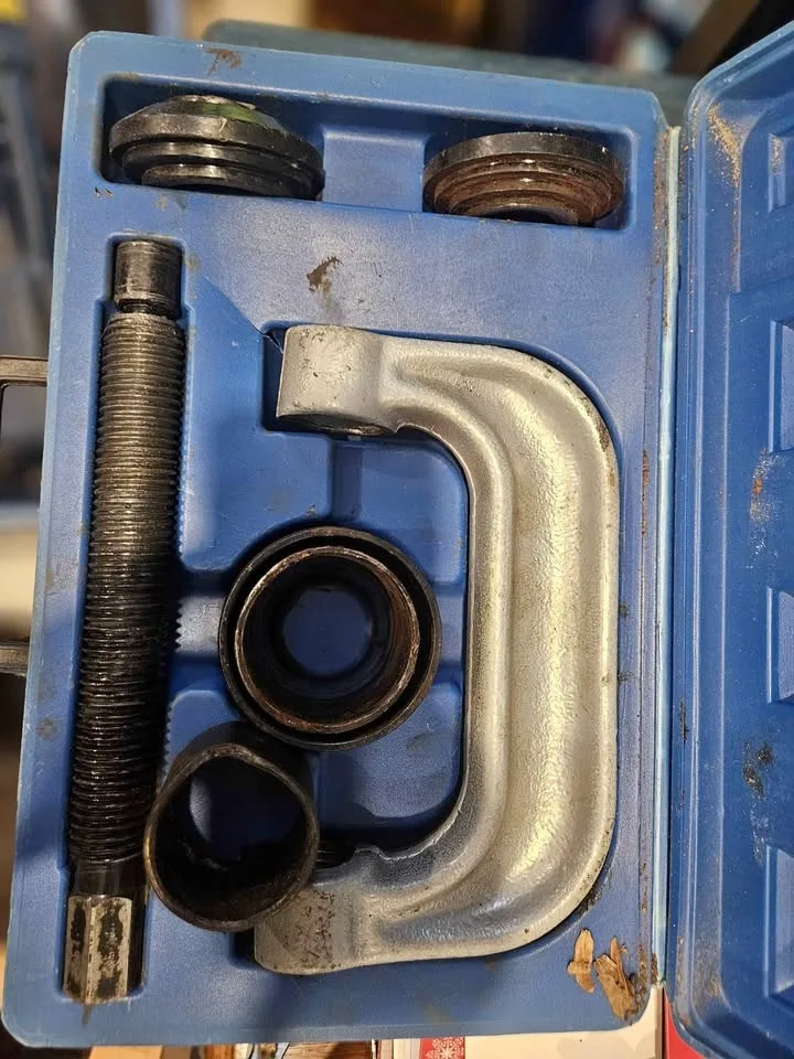 Ball joint press kit