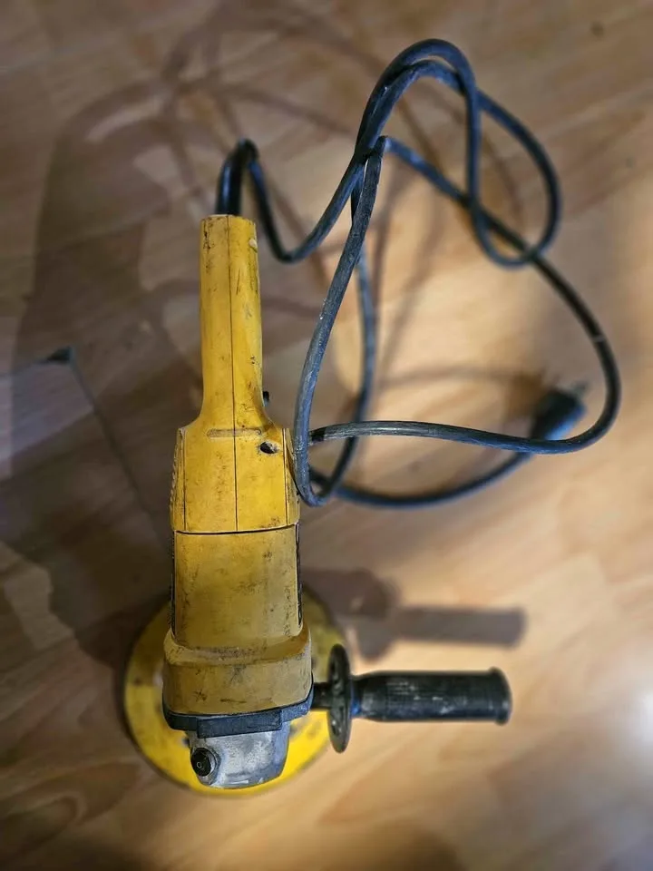 Dewalt 5" angle grinder with 7" diamond cup grinding wheel