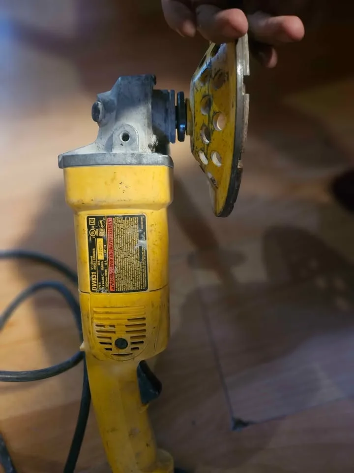 Dewalt 5" angle grinder with 7" diamond cup grinding wheel image indicator(2)