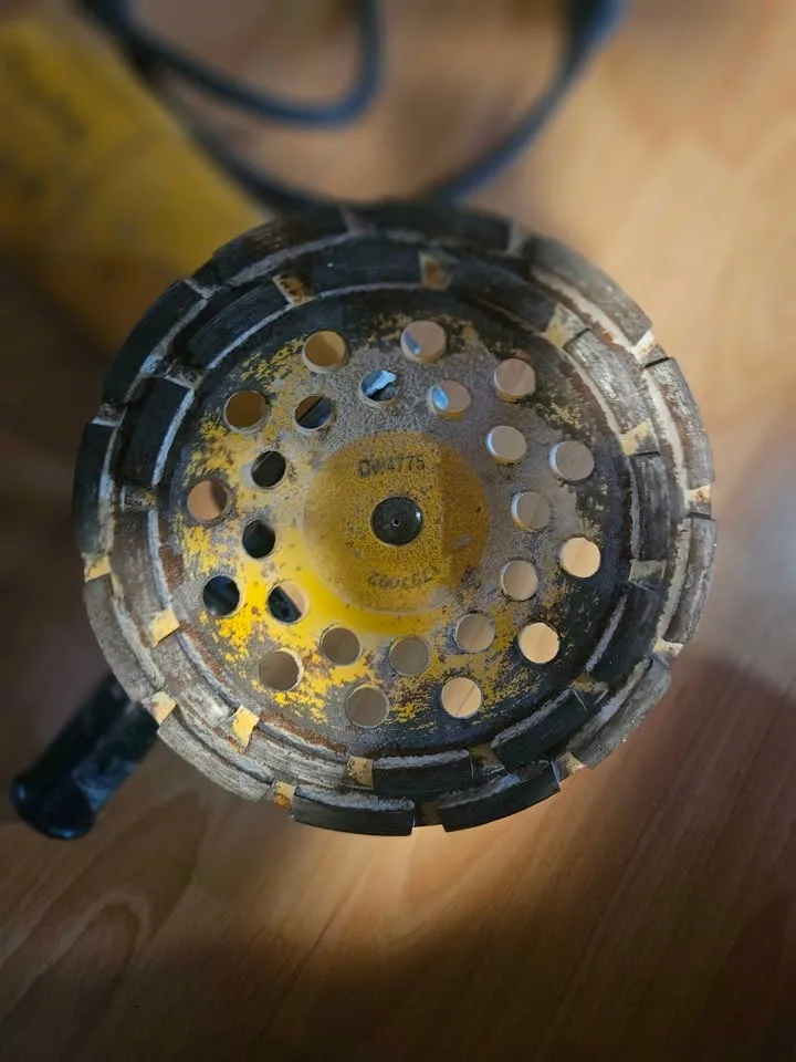 Dewalt 5" angle grinder with 7" diamond cup grinding wheel image indicator(4)