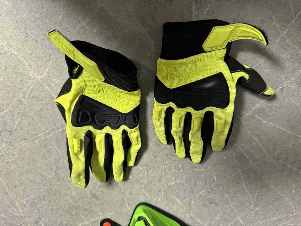 Dirtbike gloves