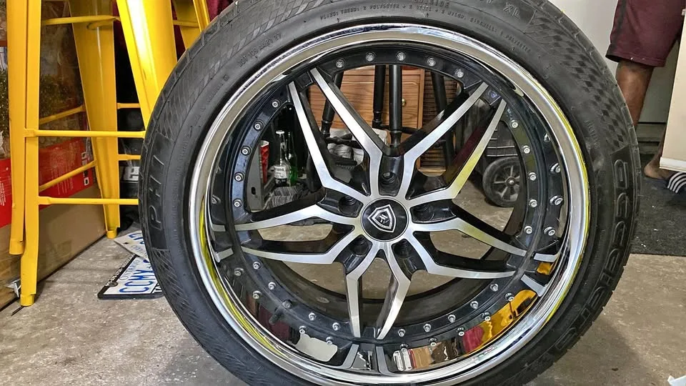 Honda rim with tire, 20 inches