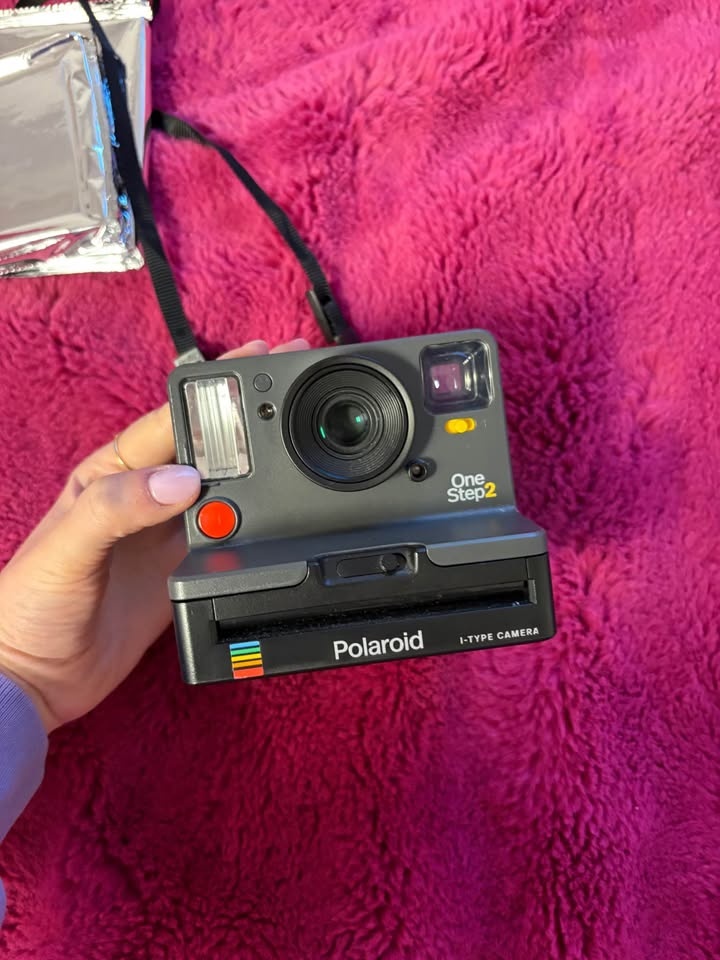 Polaroid OneStep 2 Black Camera with Silver Film - photo 2