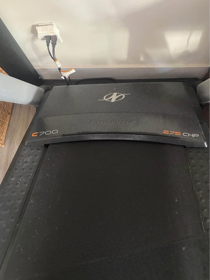 Nordic track foldable treadmill - photo 3