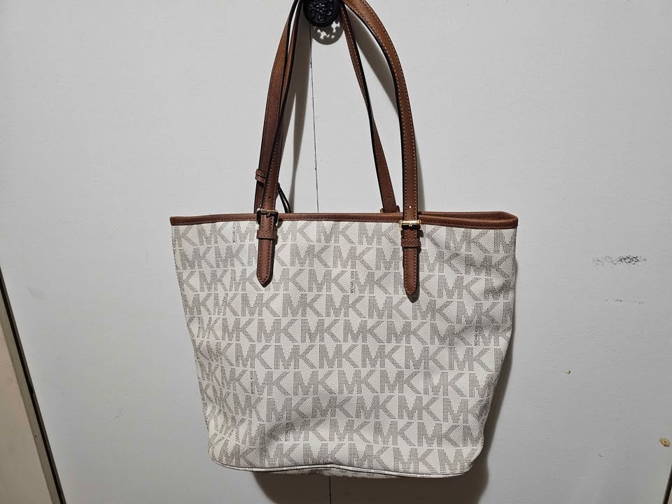 MK Tote #cleanout - photo 2