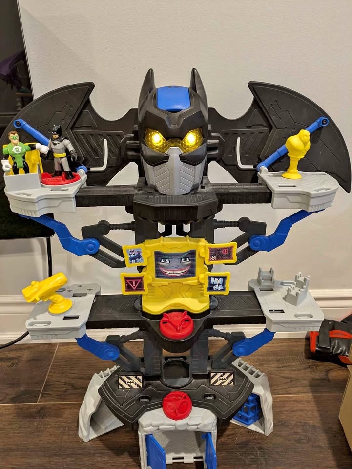 Batman Tower - Excellent new Condition