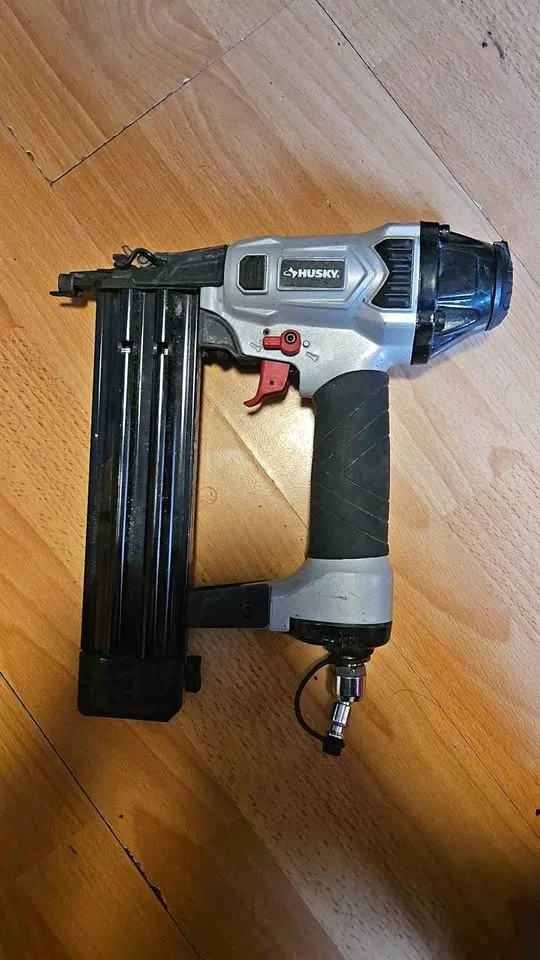 Husky pneumatic 18GA 2 inch Brad nailer