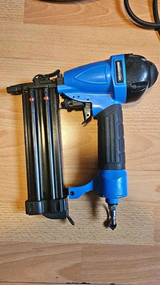 Mastercraft 18GA pneumatic Brad nailer