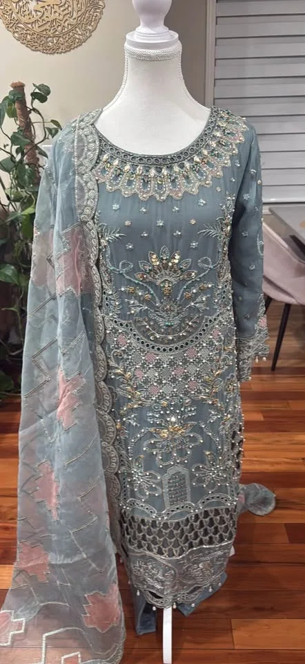 Diary Three piece Medium image indicator(2)