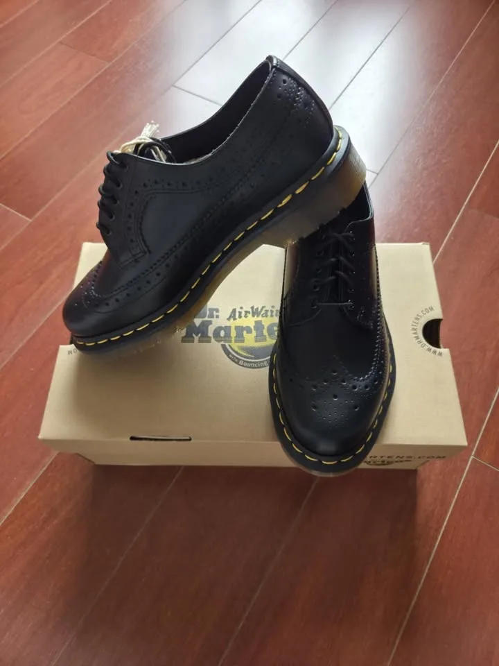 Dr. Martens Brogue Shoes - Black image indicator(4)