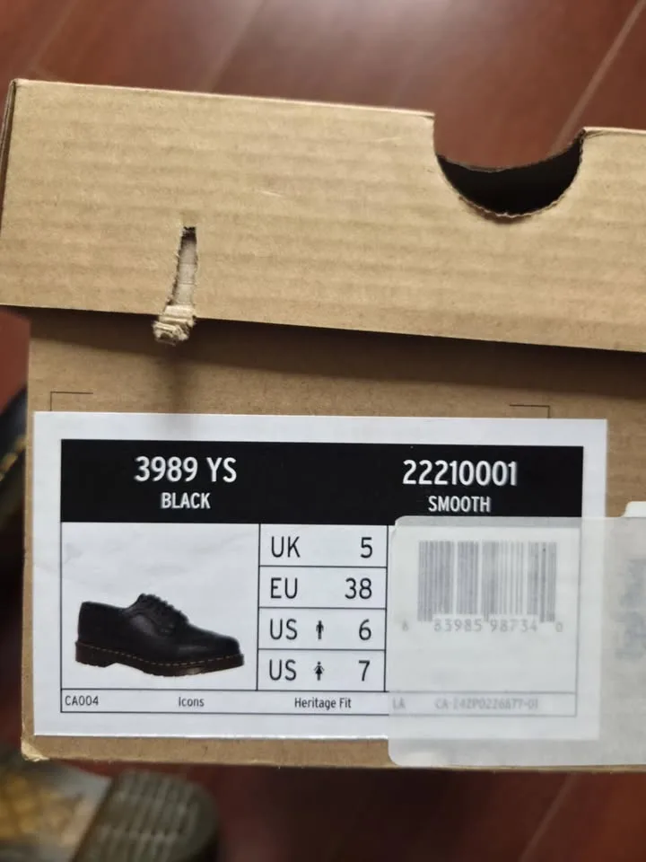 Dr. Martens Brogue Shoes - Black image indicator(7)