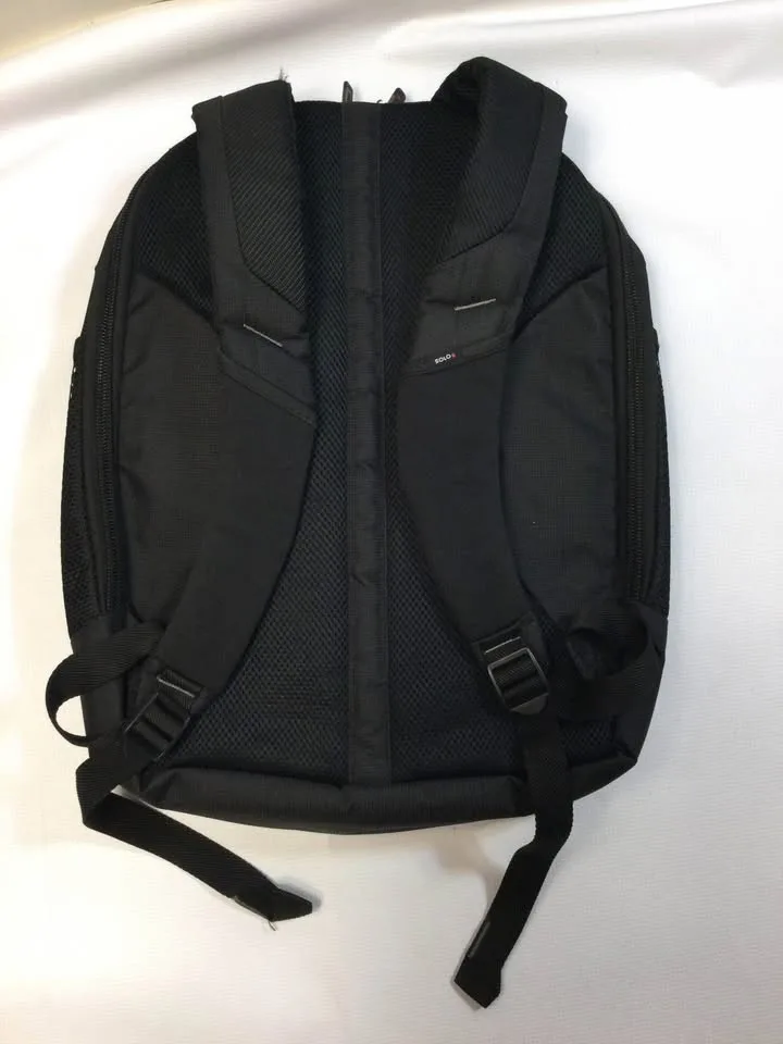 #Cleanout Solo Sentinel Backpack with small defect, ple image indicator(2)