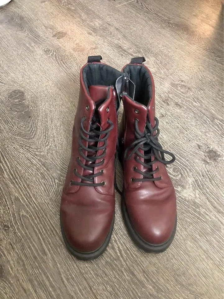 Ardene Women’s Burgundy Boots