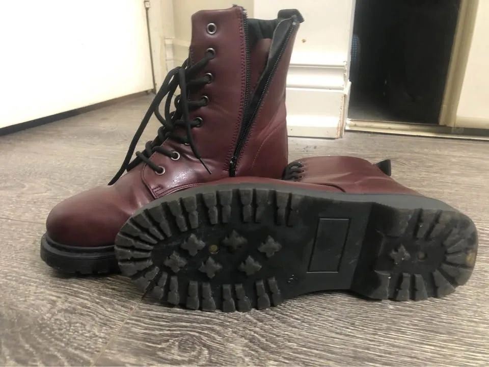 Ardene Women’s Burgundy Boots image indicator(4)