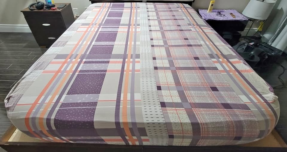 Queen High-Density Mattress 9” + Mattress Cover – Excellent