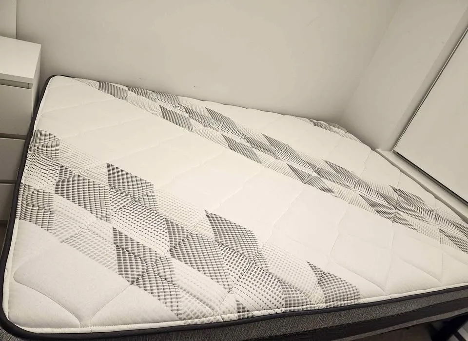 Serta Firm Queen Mattress, Bedframe, Mattress cover