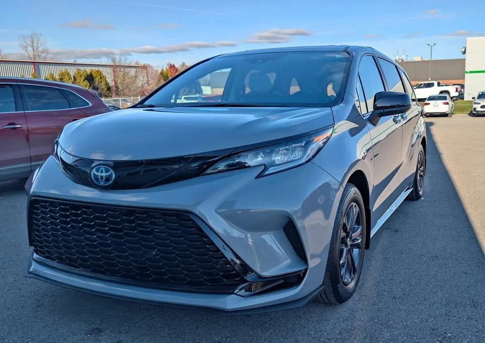 2026 Toyota SIENNA XSE HYBRID