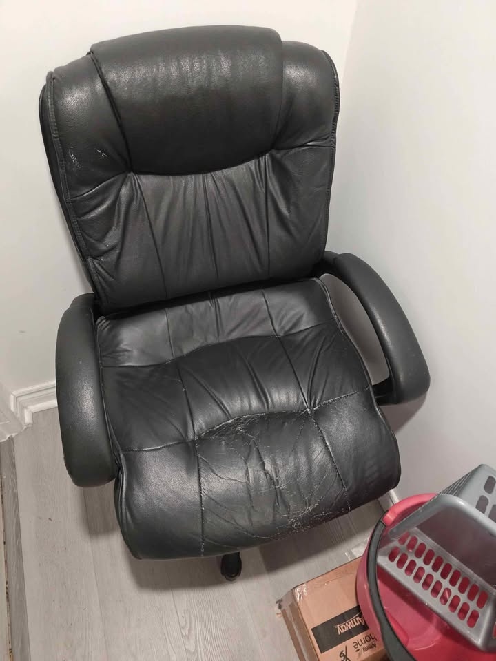 Lane Black Office Chair with High Back and padded Armrests 🥕 - photo 2