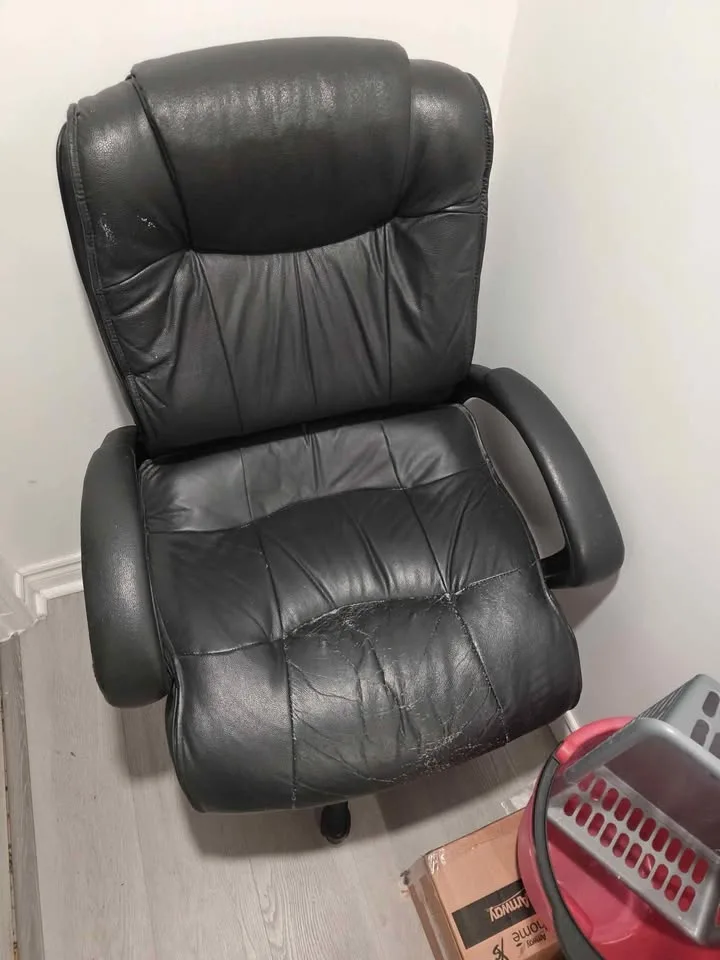 Lane Black Office Chair with High Back and padded Armrests image indicator(2)