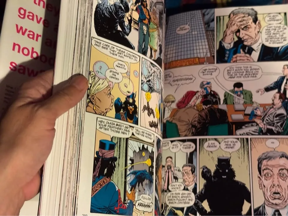 The Invisibles Omnibus. 2012. Excelllent condition! image indicator(6)