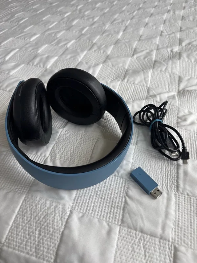 PlayStation Gold Wireless Headset – Uncharted 4 Limited Ed.