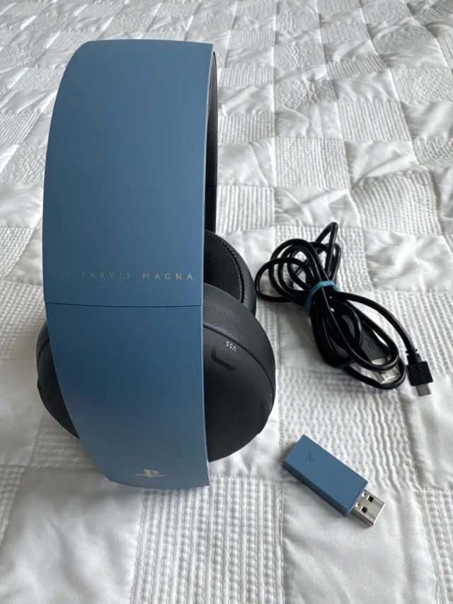 PlayStation Gold Wireless Headset – Uncharted 4 Limited Ed. image indicator(2)