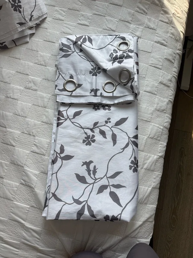 Grommet curtain image indicator(4)