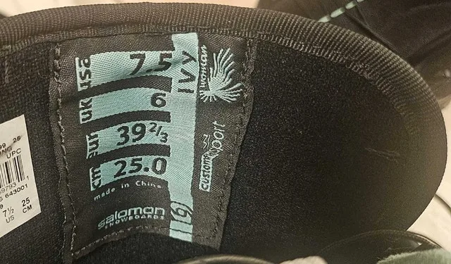 Solomon Woman Snowboard Set in a Bag image indicator(5)