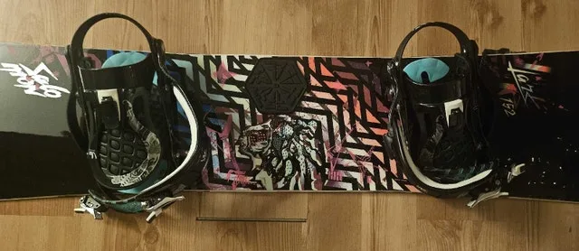 Solomon Woman Snowboard Set in a Bag image indicator(8)