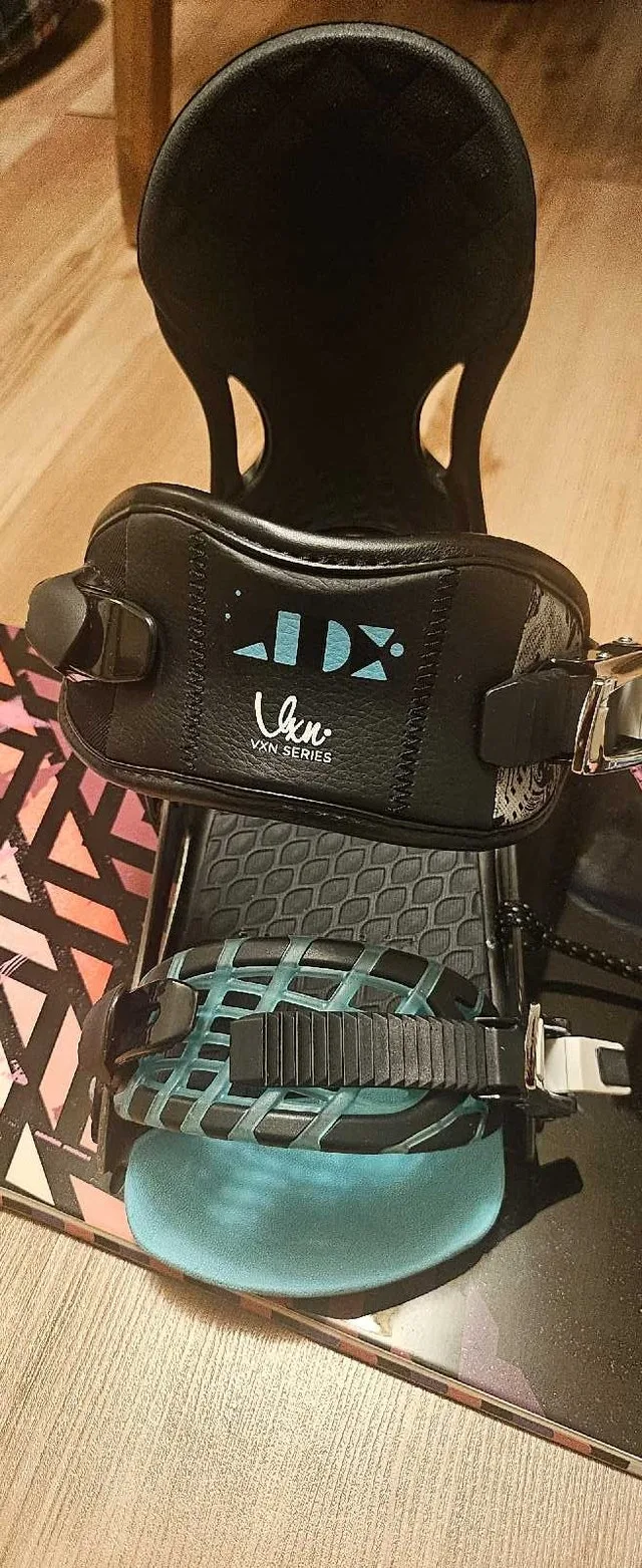 Solomon Woman Snowboard Set in a Bag image indicator(10)