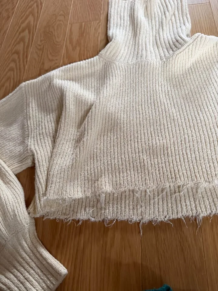 Set of two cropped and frayed turtleneck sweaters. Size Small image indicator(3)