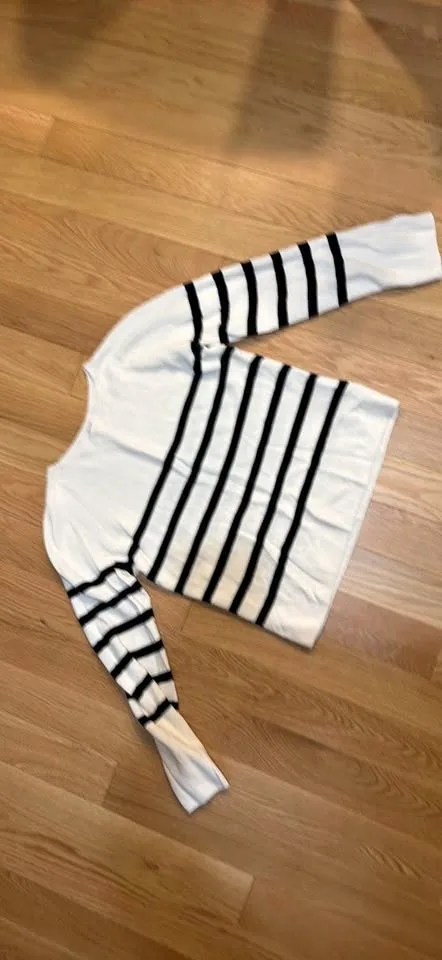 Uniqlo Small Marine Stripe Long Sleeve Light Sweater